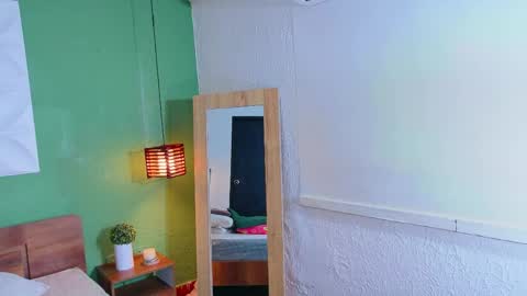 tiny_whore18 online show from May 28, 9:07 am