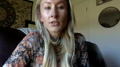 Snapshot of tinyandtatted420 chatting on October 14, 10:12 pm tinyandtatted420 online show from October 14, 10:12 pm