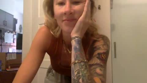Snapshot of tinyandtatted420 chatting on September 19, 3:44 pm tinyandtatted420 online show from September 19, 3:44 pm