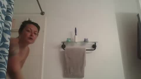 tinyassbossymilf online show from February 17, 1:32 pm