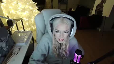 stage Kylie Sinner  brand CLITBAIT online show from January 21, 10:30 pm