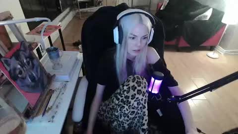 stage Kylie Sinner  brand CLITBAIT online show from February 8, 4:14 am
