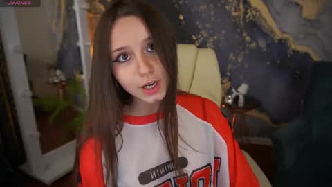 tinynataliee online show from May 12, 8:26 pm