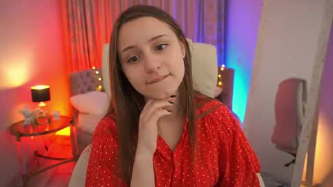 tinynataliee online show from May 4, 6:28 am