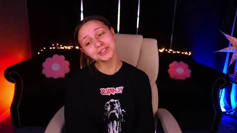 tinynataliee online show from May 19, 12:34 pm