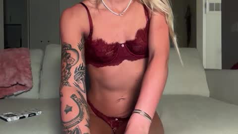 tinytayy online show from May 12, 3:15 am