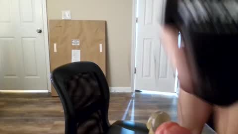 tinywithtiddies online show from May 17, 5:50 am