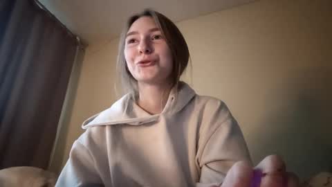 Hi Im Carry 18 years old online show from December 1, 6:06 am