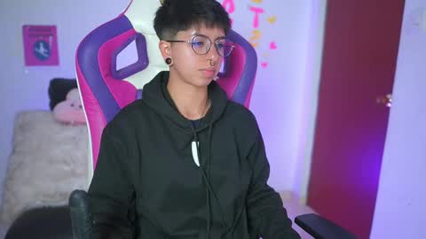 Snapshot of tommy_blue1 chatting on September 19, 12:59 pm Blue online show from September 19, 12:59 pm