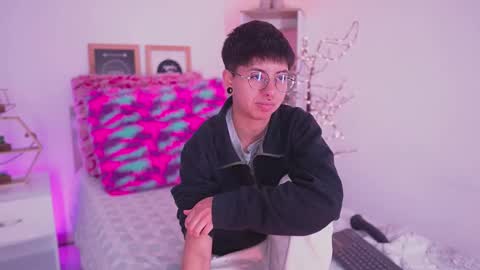 Snapshot of tommy_blue1 chatting on September 24, 1:32 pm Blue online show from September 24, 1:32 pm