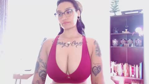 toothyy online show from December 18, 4:39 pm