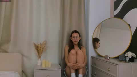 Mona online show from October 3, 10:31 am