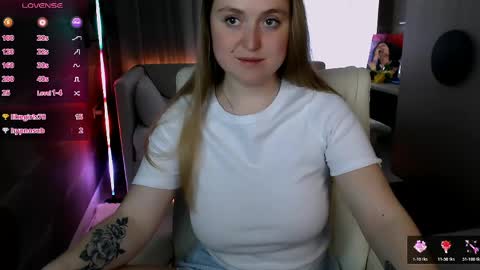 tori_blond online show from May 10, 6:37 am