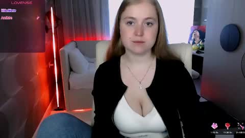 tori_blond online show from May 12, 5:48 am