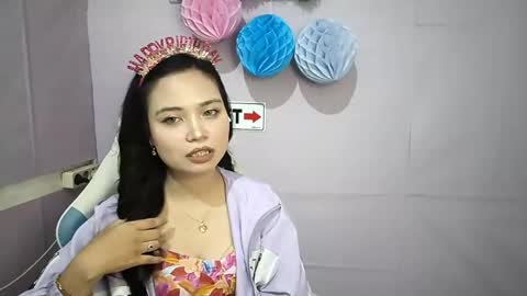 Emma online show from May 22, 2:04 pm