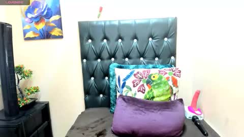 toxicfantasy4u online show from May 3, 4:32 pm