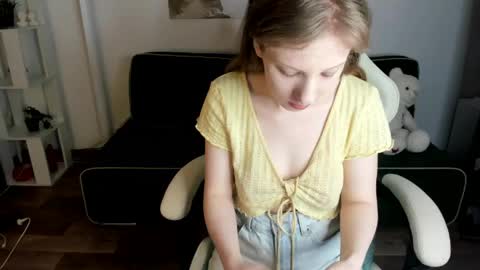 tracy_aww online show from May 18, 4:07 am