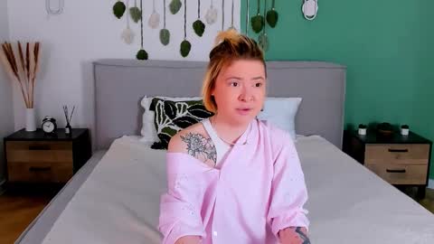 tracycurtis online show from October 4, 6:19 am