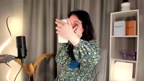 Call me Tracy online show from December 17, 1:37 pm