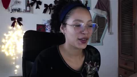 Snapshot of treasuresz chatting on December 4, 5:00 pm Emily online show from December 4, 5:00 pm