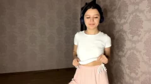 Bella online show from April 1, 5:10 pm