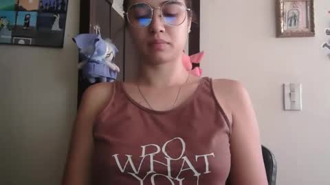 triana_bell online show from May 10, 4:53 pm