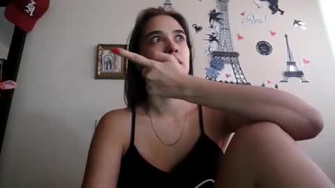 triana_bell online show from May 24, 3:11 pm