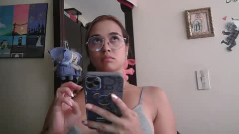 triana_bell online show from May 6, 5:17 pm