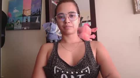 triana_bell online show from May 7, 6:22 pm