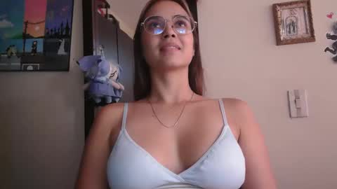 triana_bell online show from May 8, 9:27 pm