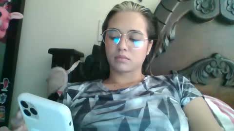 triana_bell online show from February 7, 6:02 pm