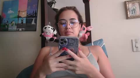 triana_bell online show from May 25, 5:34 pm