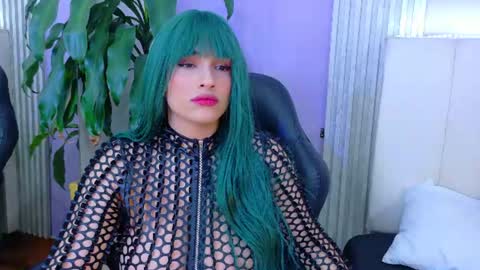triana_crimson online show from June 11, 12:54 am