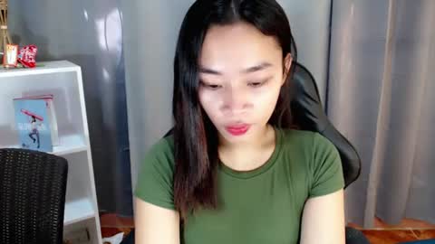 tricia_slut online show from May 3, 6:28 am