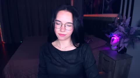 TriciaDaisy online show from June 5, 2:45 pm