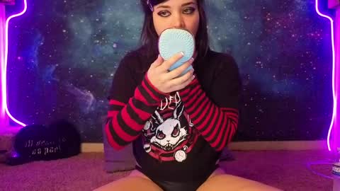 trixiedoescamcam online show from May 12, 4:57 pm