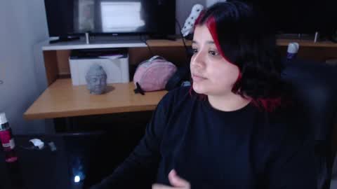 Snapshot of trixxiee_ chatting on December 16, 2:25 am trixxiee_ online show from December 16, 2:25 am