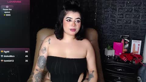 Snapshot of trixxiee_ chatting on February 17, 7:44 pm trixxiee_ online show from February 17, 7:44 pm