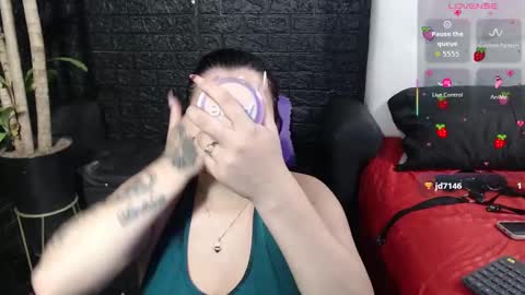 Snapshot of trixxiee_ chatting on September 25, 10:47 am trixxiee_ online show from September 25, 10:47 am