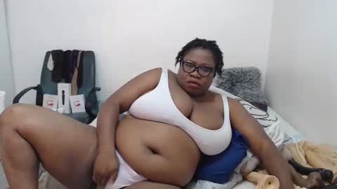 Snapshot of truebella30 chatting on January 18, 8:10 am TrueBella30 online show from January 18, 8:10 am