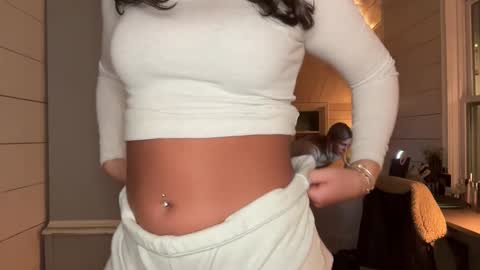 ttmarieee online show from December 18, 5:34 am