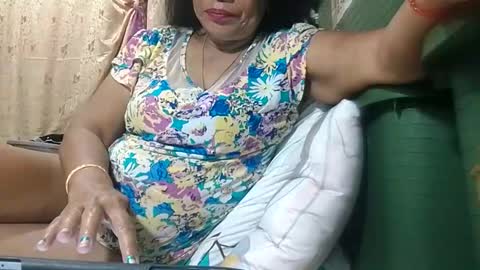 Mae online show from February 9, 9:17 pm