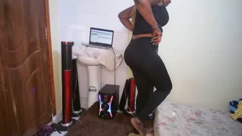 tweccy_123 online show from September 25, 3:33 pm