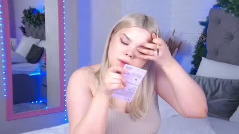 Hallie online show from December 30, 1:15 am