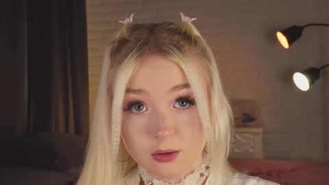 twinklefluff online show from October 19, 4:20 pm