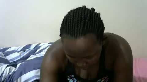 Snapshot of twinlishah chatting on January 24, 1:35 am Neilisha online show from January 24, 1:35 am