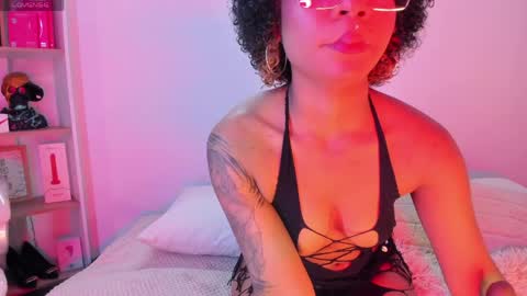tylla__ online show from May 16, 2:05 pm