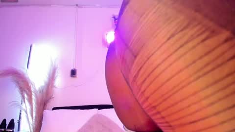 tylla__ online show from May 30, 5:27 am