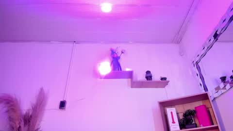 tylla__ online show from May 25, 3:05 am