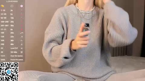 Snapshot of tyty_pupu chatting on October 8, 7:07 pm Christine 3 Next broadcast tomorrow at 2100 GMT 5 online show from October 8, 7:07 pm